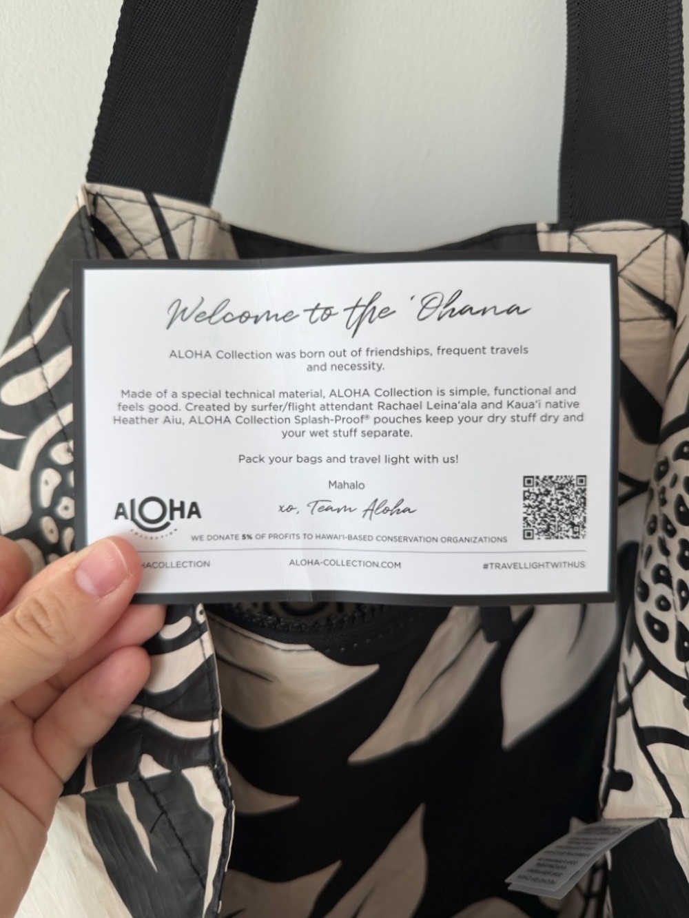NWT ALOHA Collection Holo Holo Tote in Holomua (Black/Sandstone) - Picture 4 of 4
